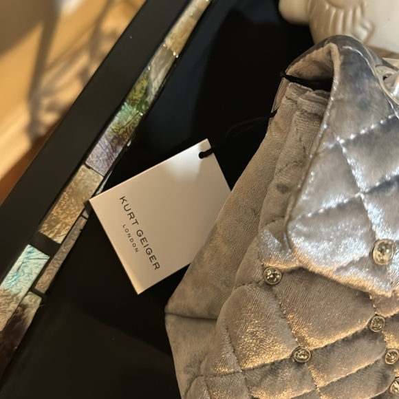 Kurt Geiger London Mini Brixton Lock Bag
Kurt Geiger London - Picture 15 of 15